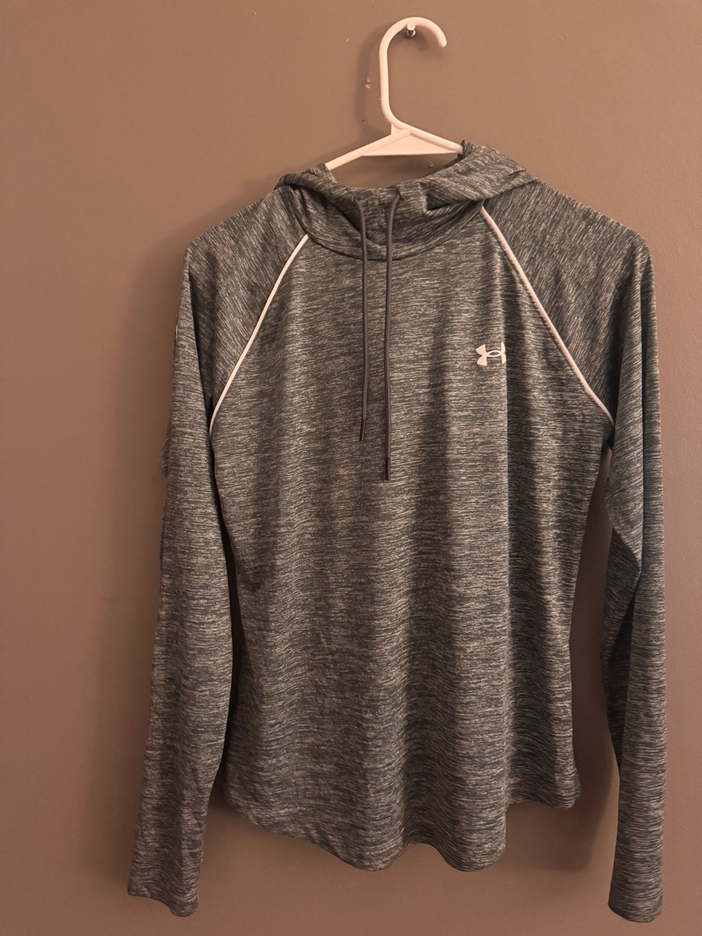 Under Armour Women’s Heather Gray Hooded Performance Pullover